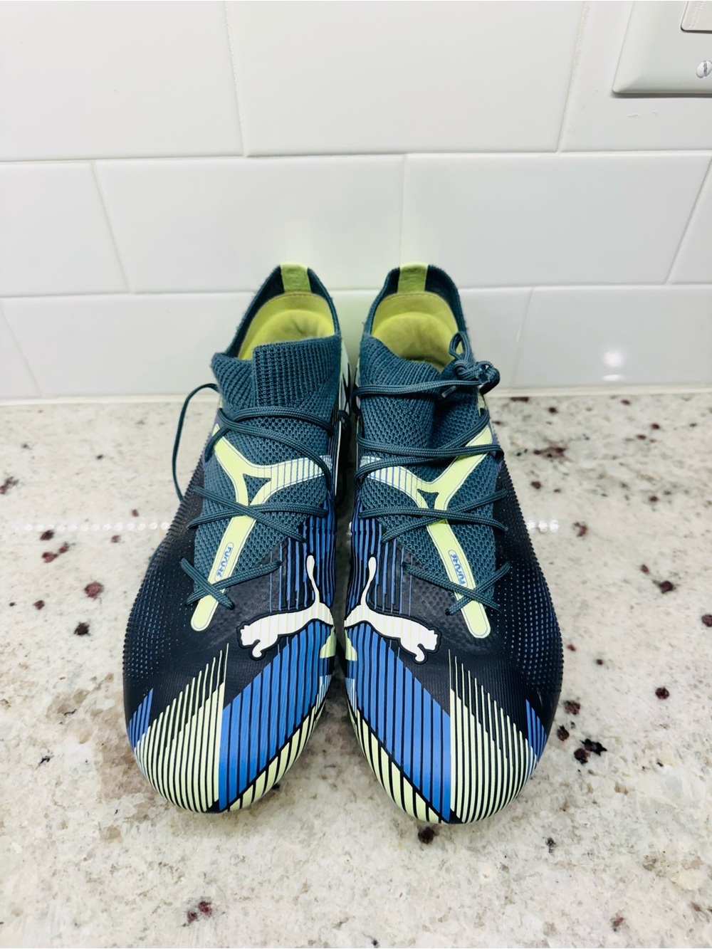 Puma soccer cleats big kid size 6.5 EUC